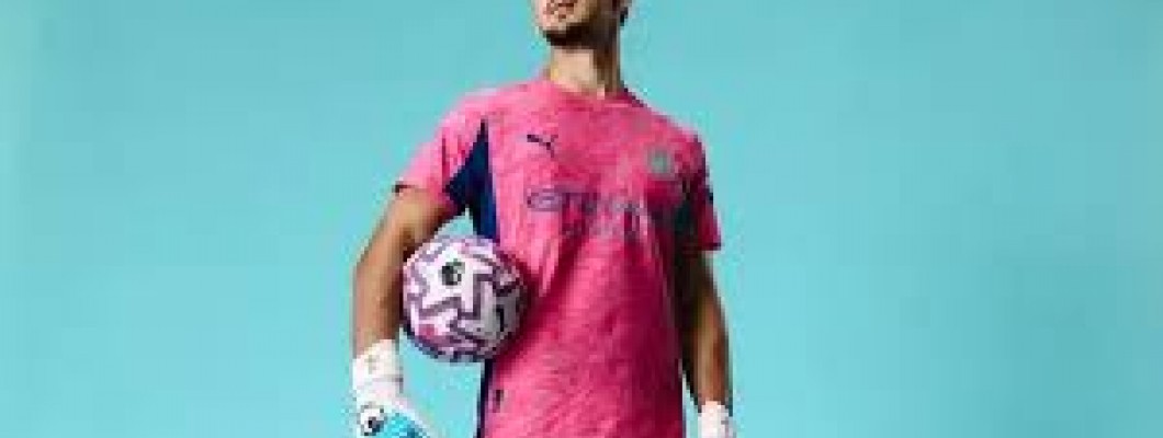 James Trafford firma contrato con el Manchester City hasta junio de 2030.