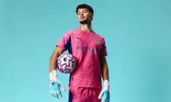 James Trafford firma contrato con el Manchester City hasta junio de 2030.